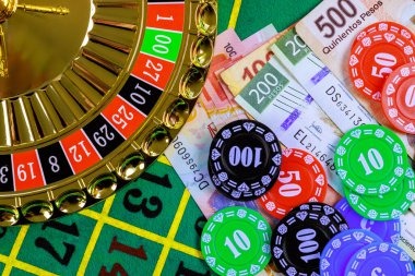Live dealer spinning European Roulette wheel on capital toto platform